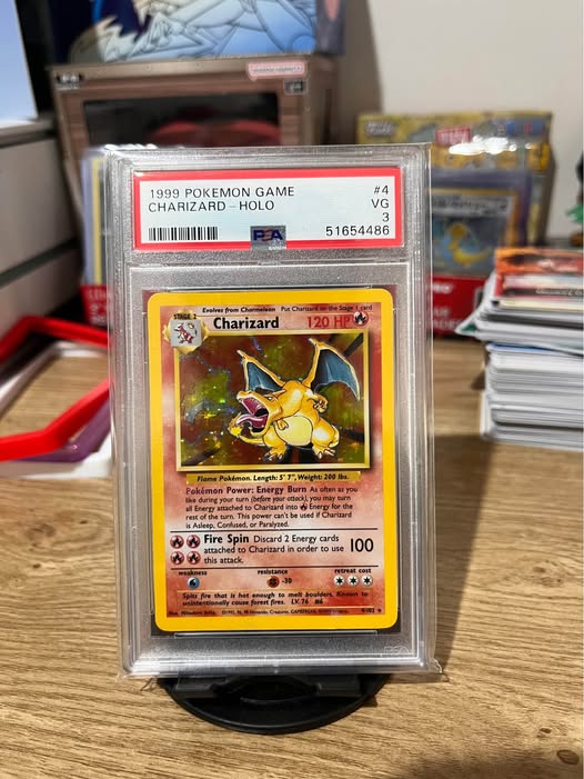 Charizard #4 Base Set (Unlimited)
