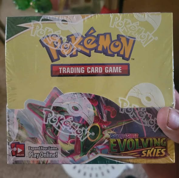 Evolving Skies Booster Box