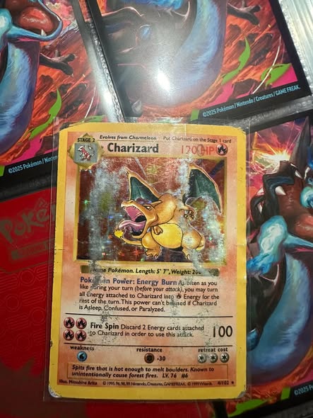 Charizard #4 Base Set (Shadowless)