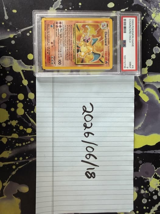 Charizard #4 Base Set (Unlimited)